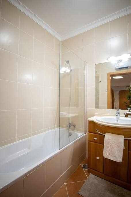 Modern 3Br Apt W/ Lg Terrace, Bbq, Ac & Parking Tavira Extérieur photo
